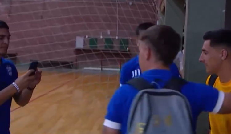 Imagen de La peli pochoclera de Monte Maíz: fotos y camisetas de Boca, a pesar de la goleada