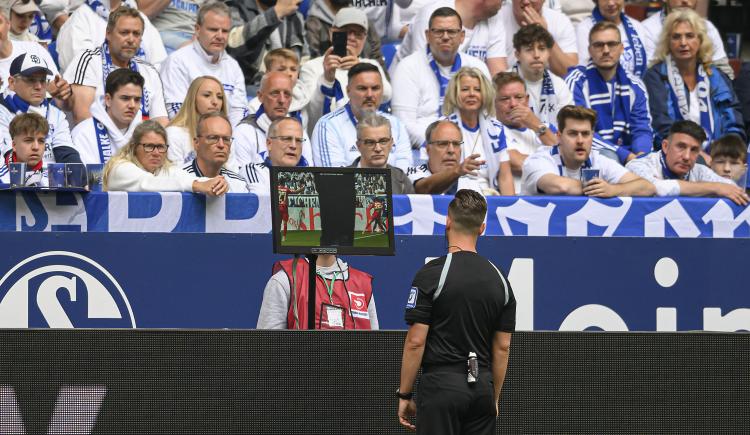 Imagen de En Alemania los hinchas podrán ver el VAR desde sus celulares