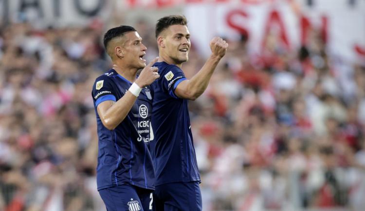 Imagen de River pagó caro un error y cayó ante Talleres, nuevo escolta de Vélez