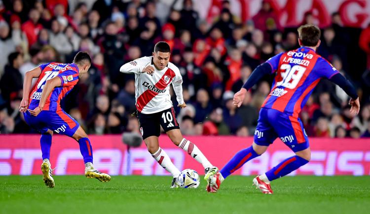Imagen de River no pudo con San Lorenzo en el regreso de Juan Fernando Quintero