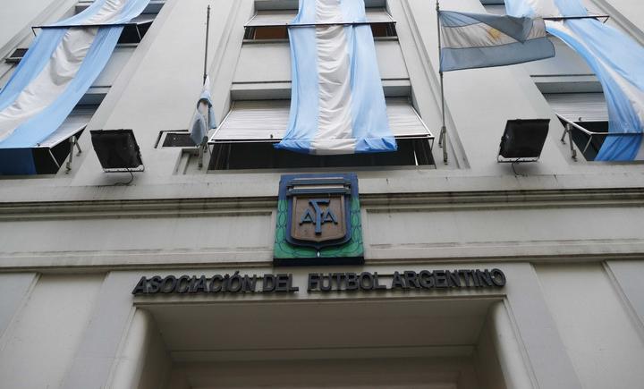 Imagen de Sorpresivo cambio en la fecha del cierre del libro de pases del fútbol argentino