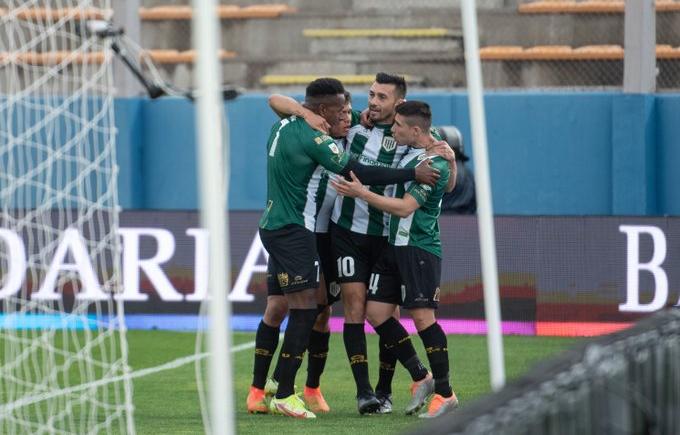 Imagen de Facundo Cambeses se vistió de héroe y puso a Banfield en las semifinales de la Copa Argentina