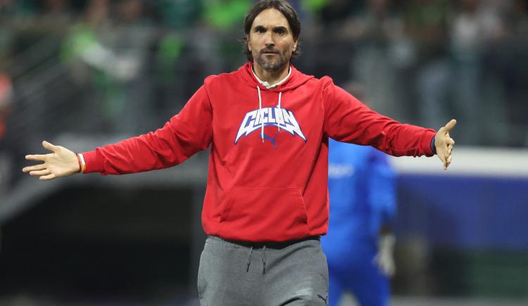 Imagen de Diego Martínez, en la cuerda floja tras perder el clásico