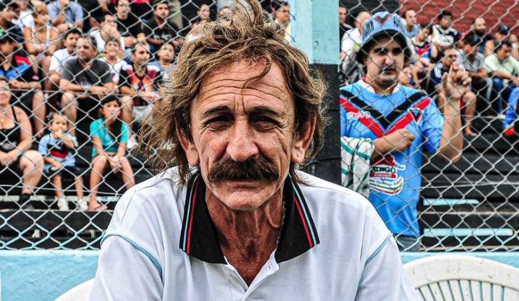 Imagen de El Ferguson del fútbol argentino deja su lugar tras 15 años y tiene que alquilar vivienda