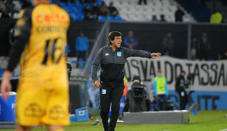 Imagen de Gustavo Costas: "Hay que bancarse la presión y tener huevos para jugar"