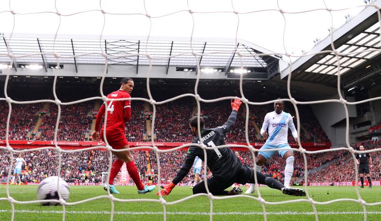 Imagen de Anfield, de cristal: Liverpool tropezó en casa y perdió media temporada en cuatro días