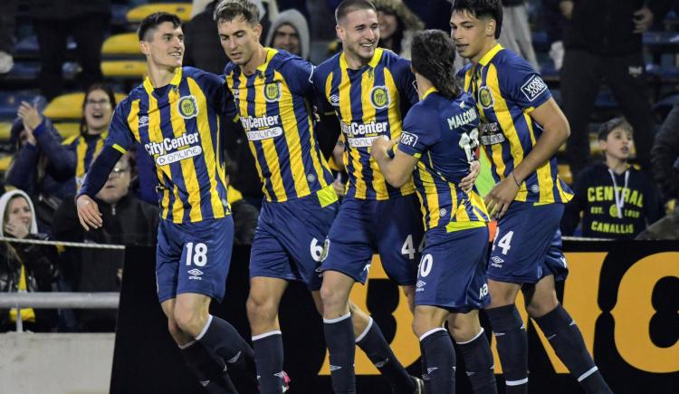 Imagen de Rosario Central homenajeó a Giovani Lo Celso con un triunfo ante Sarmiento
