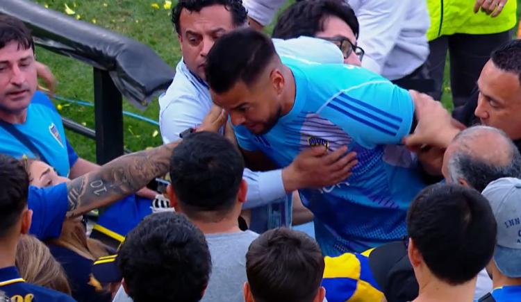 Imagen de Escándalo: Chiquito Romero saltó a la platea y se peleó con los hinchas de Boca