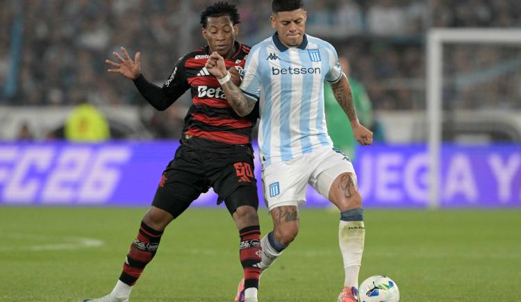 Imagen de Marcos Rojo, tras la eliminación de Racing: "Rossi es un gran arquero, no quiso entrar"