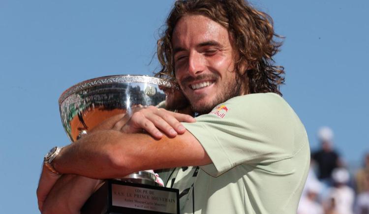 Imagen de Stefanos Tsitsipas, otra vez rey en el Principado