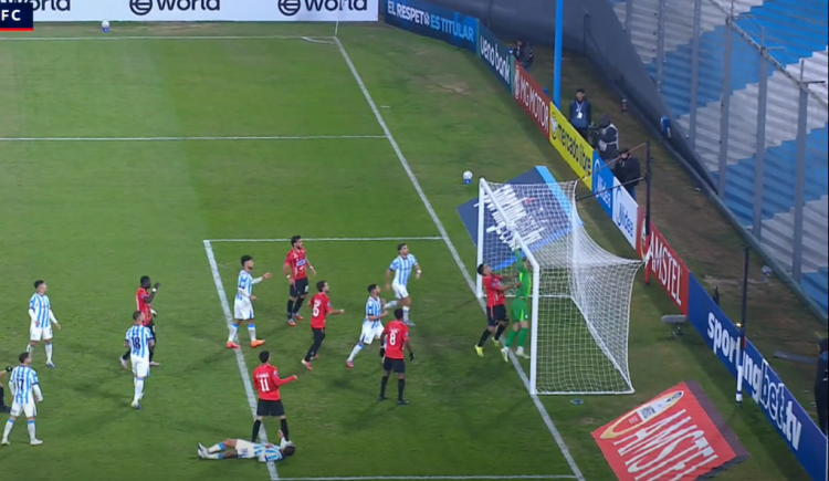 Imagen de El polémico gol que eliminó a Racing de la Sudamericana: ¿hubo falta a Tagliamonte?