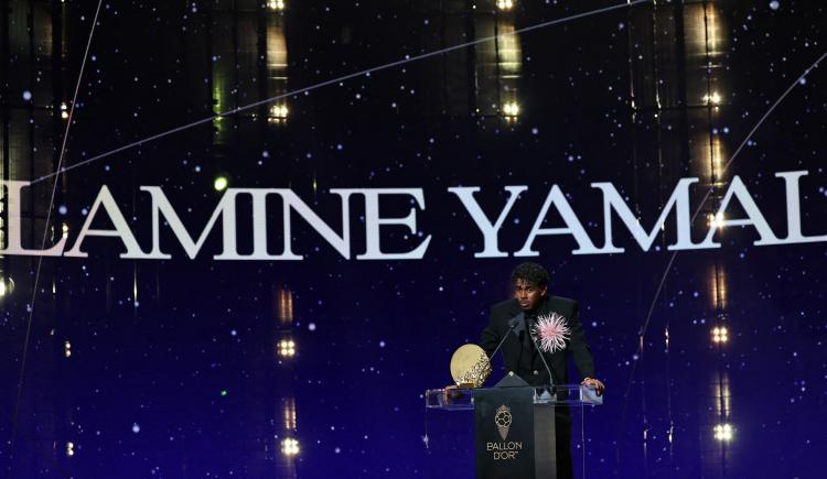 Imagen de El dueño absoluto del futuro: Lamine Yamal hizo historia y ganó su tercer Trofeo Kopa consecutivo