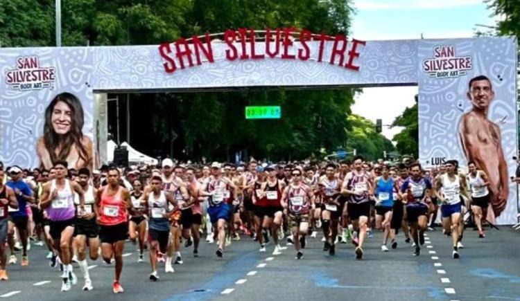 Imagen de Miles de aficionados despidieron el año con una corrida por Buenos Aires