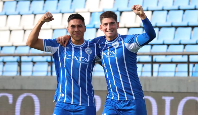 Imagen de Godoy Cruz aplastó a El Porvenir y se medirá con Independiente