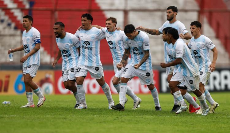Imagen de Gimnasia y Tiro de Salta eliminó a Gimnasia de Mendoza en los penales