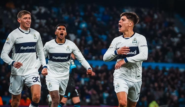 Imagen de A Racing le faltó Gimnasia para saltar a la cima
