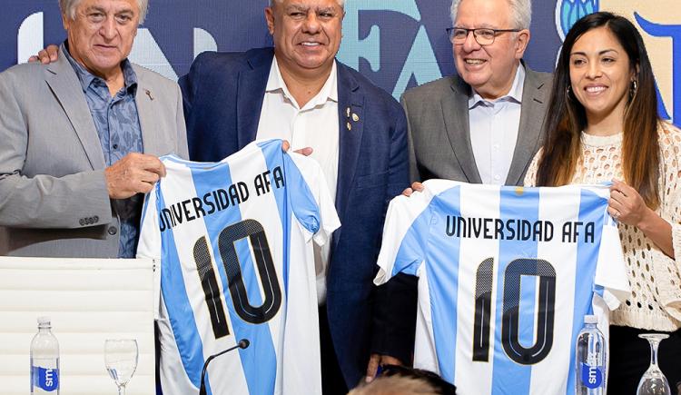 Imagen de Chiqui Tapia lanzó UNAFA, la Universidad del Campeón del Mundo