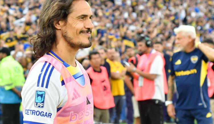 Imagen de Un goleador histórico del fútbol argentino salió al cruce de las críticas contra Edinson Cavani y bancó al delantero uruguayo