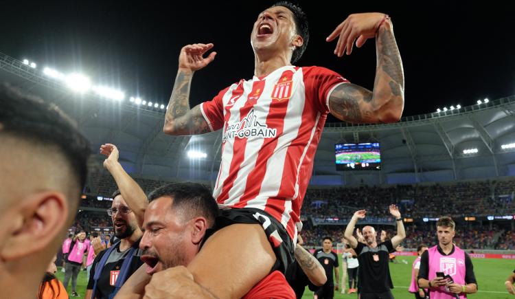 Imagen de El canto de los hinchas de Estudiantes a Enzo Pérez ante los rumores de su partida a River