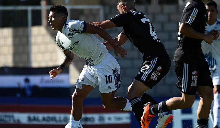 Imagen de Sin dueño: Talleres y Deportivo Riestra quedaron a mano