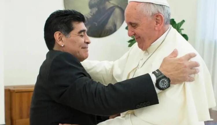 Imagen de La trascendental decisión de vida que tomó Maradona gracias a una charla con el Papa Francisco