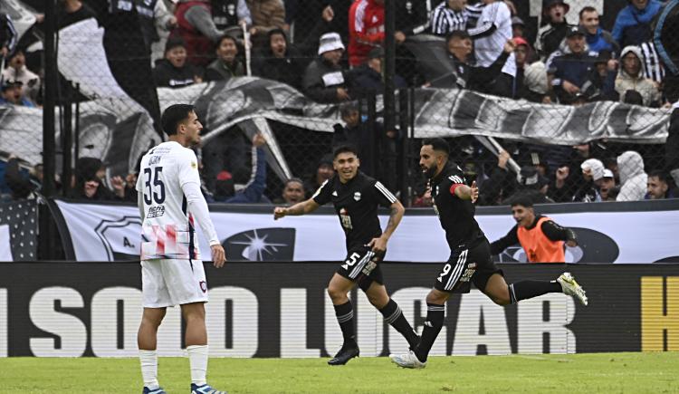 Imagen de San Lorenzo cayó ante Riestra en un debut para el olvido