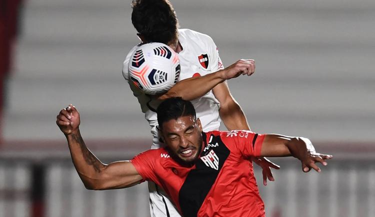 Imagen de NEWELL'S RESCATÓ UN EMPATE EN BRASIL Y PROLONGÓ EL INVICTO DE BURGOS