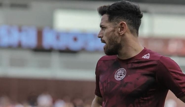 Imagen de Lautaro Acosta no fue convocado en Lanús tras la denuncia por violencia de género