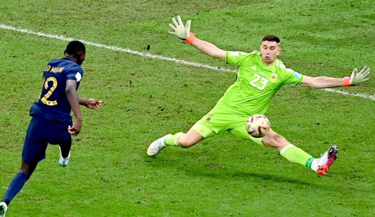 Imagen de Al final, Dibu será Dibu