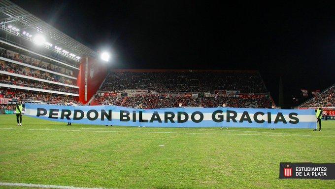 Imagen de "PERDÓN BILARDO GRACIAS": REAPARECIÓ LA BANDERA MÁS FAMOSA EN LA HISTORIA DE LOS MUNDIALES