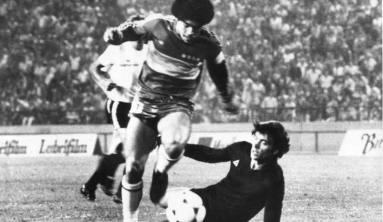 Imagen de EL DÍA QUE DIEGO MARADONA ENSAYÓ EL GOL DEL SIGLO