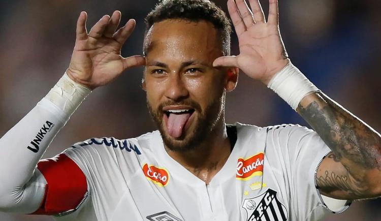 Imagen de Fue verdugo de River, lo eligieron el peor fichaje de 2025 en Brasil y compartirá delantera con Neymar
