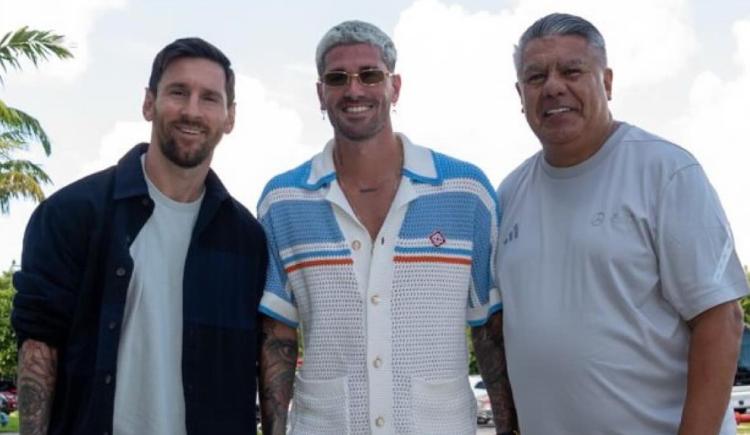 Imagen de Otro gesto de Chiqui Tapia hacia Lionel Messi y Rodrigo De Paul