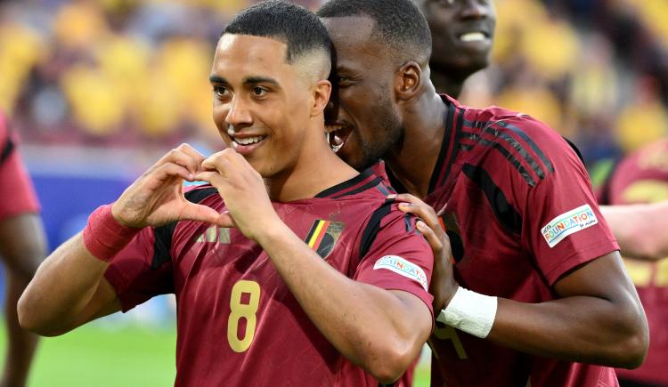 Imagen de Belgica derrotó a Rumania y dejó al rojo vivo el grupo E de la Eurocopa