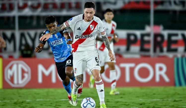 Imagen de River aguantó con diez y empató 1-1 con Blooming en su debut en la Copa Sudamericana