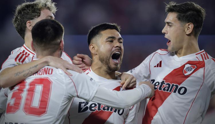 Imagen de River goleó a Barracas y chocará con Platense en cuartos de final