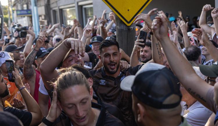 Imagen de Todo Marrón: Platense recibió el cariño de su gente antes de viajar