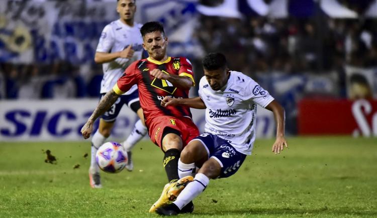 Imagen de Primera Nacional: Quilmes alcanzó a Chacarita en la cima