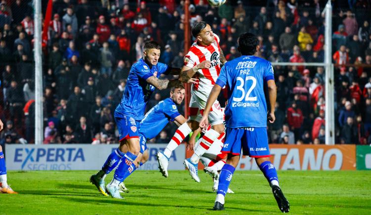 Imagen de Instituto y Unión empataron 1-1 y son escoltas de River
