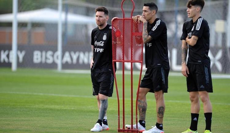 Imagen de Matías Soulé y una peculiar charla con Di María antes del partido