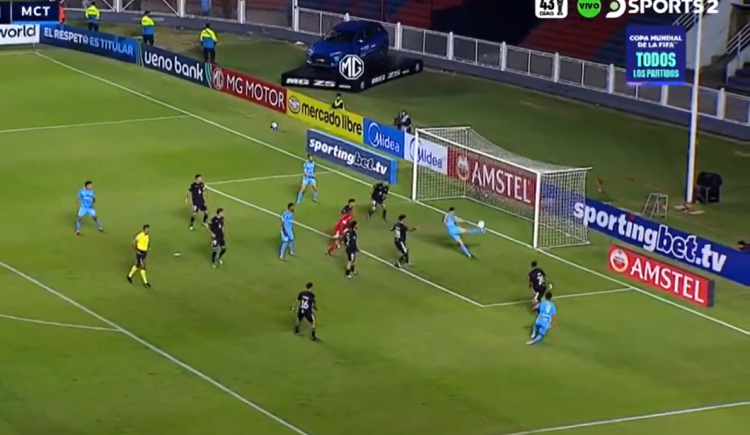 Imagen de El gol errado del año: solo, sin arquero y abajo del arco