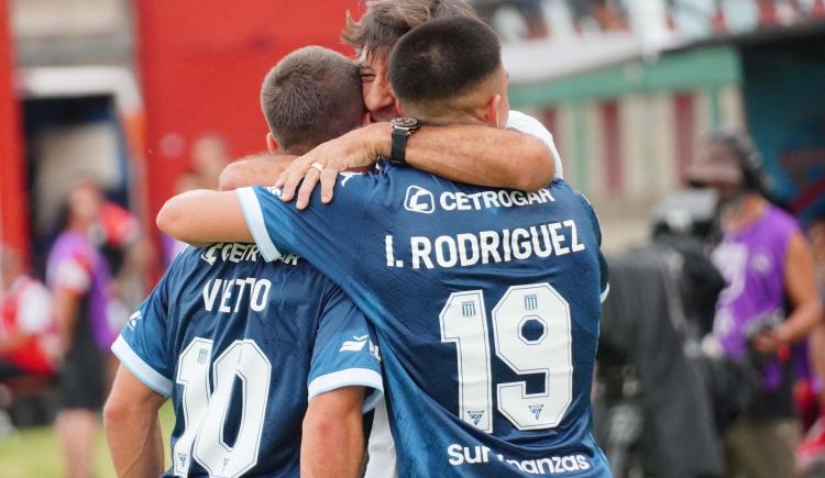 Imagen de El golazo de Luciano Vietto para el empate parcial de Racing