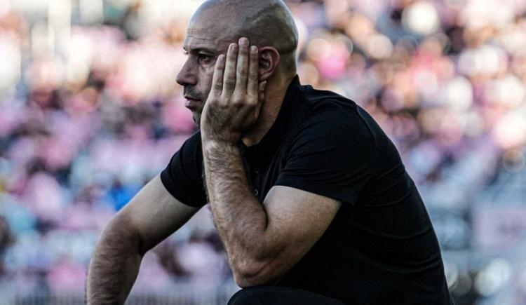 Imagen de Lío en el equipo de Messi: se le paró de manos y Mascherano le puso los puntos