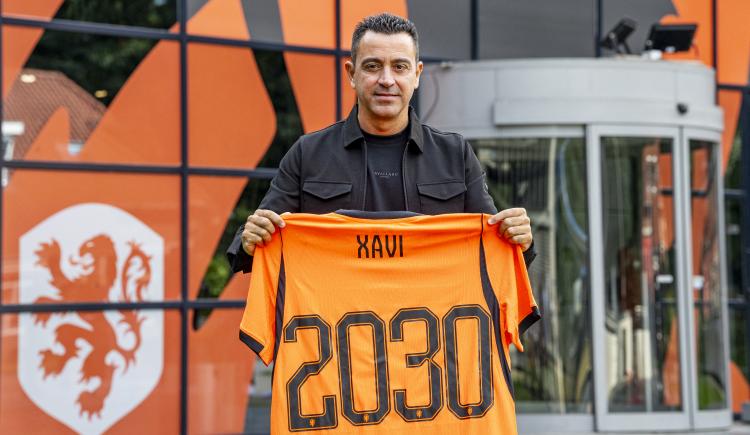 Imagen de Xavi Hernández vuelve al ruedo y fue presentado como entrenador de Países Bajos