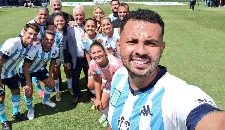 Imagen de RACING ENTRENÓ Y PRESENTÓ A SUS REFUERZOS A PUERTAS ABIERTAS