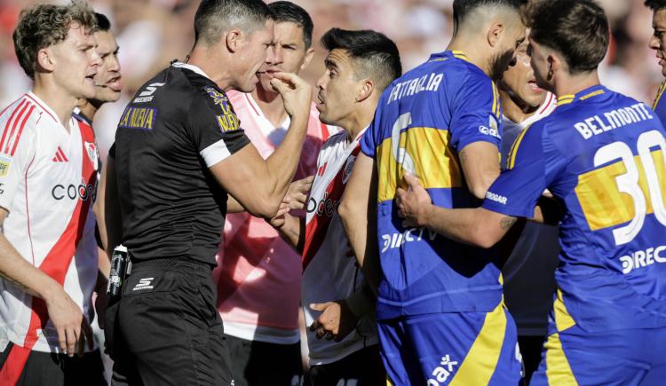 Imagen de Nicolás Ramírez a un paso de hacer historia: el exclusivo club de árbitros que dirigieron tres superclásicos consecutivos