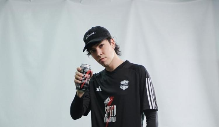 Imagen de Stream Team: Deportivo Riestra fichó a un youtuber y lo quiere hacer jugar