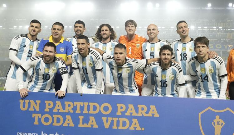 Imagen de Lionel Messi y los campeones del mundo, ovacionados en la Bombonera