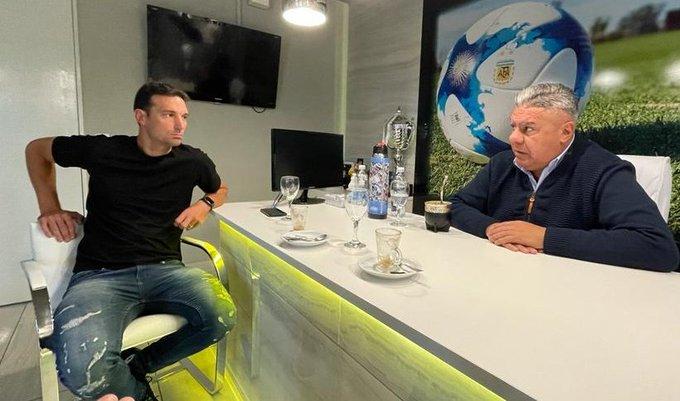 Imagen de Tapia y Scaloni mantuvieron una reunión en el predio de la AFA