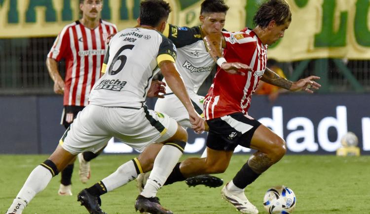 Imagen de Se puso la Botta: Estudiantes lo aguantó con uno menos y sumó un empate en Florencio Varela